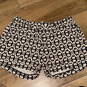 Black and White ikat Patterned Women's linen Shorts